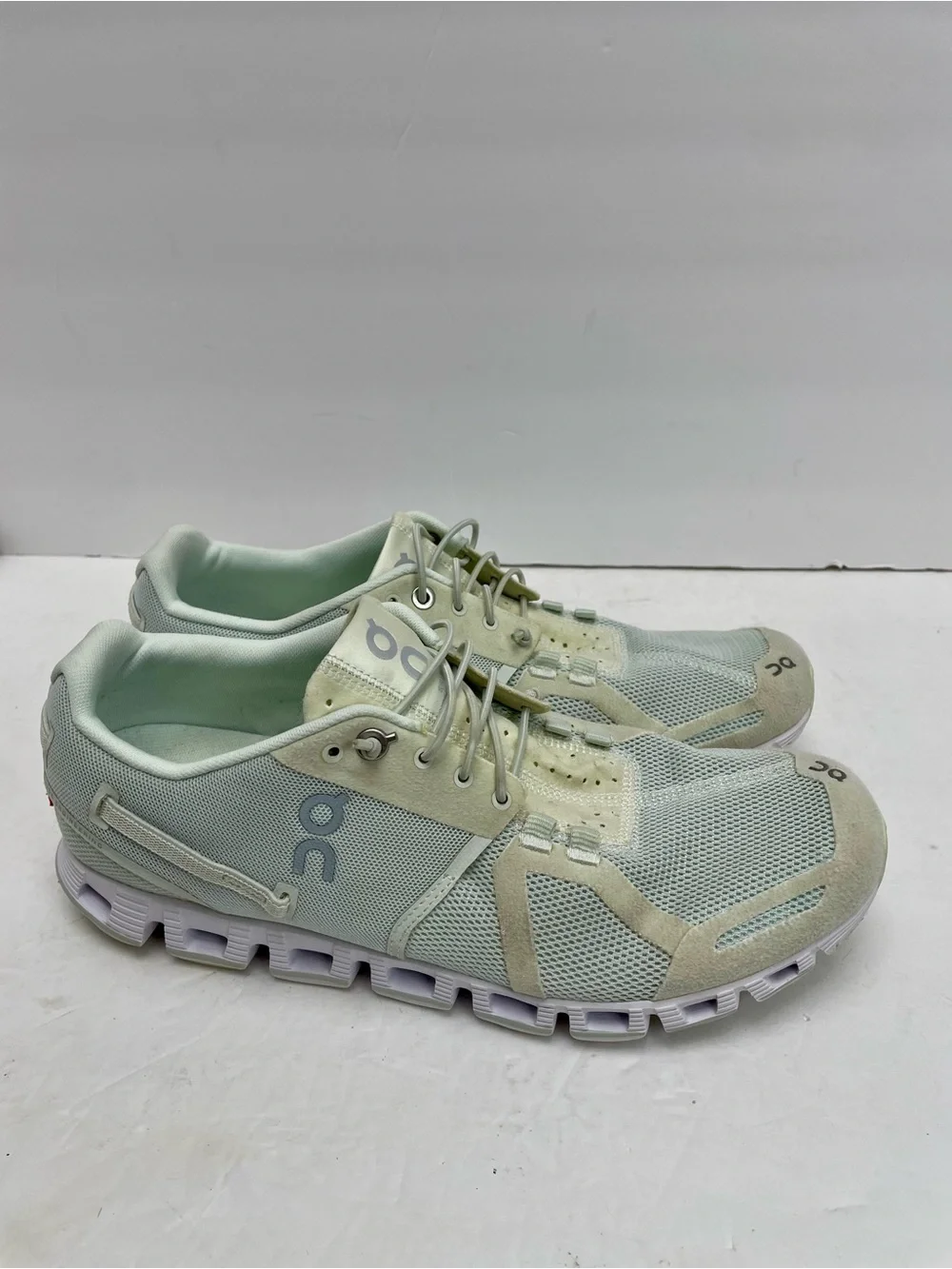 Women’s Oncloud Cloud 5 size 9.5  Glacier Reseda